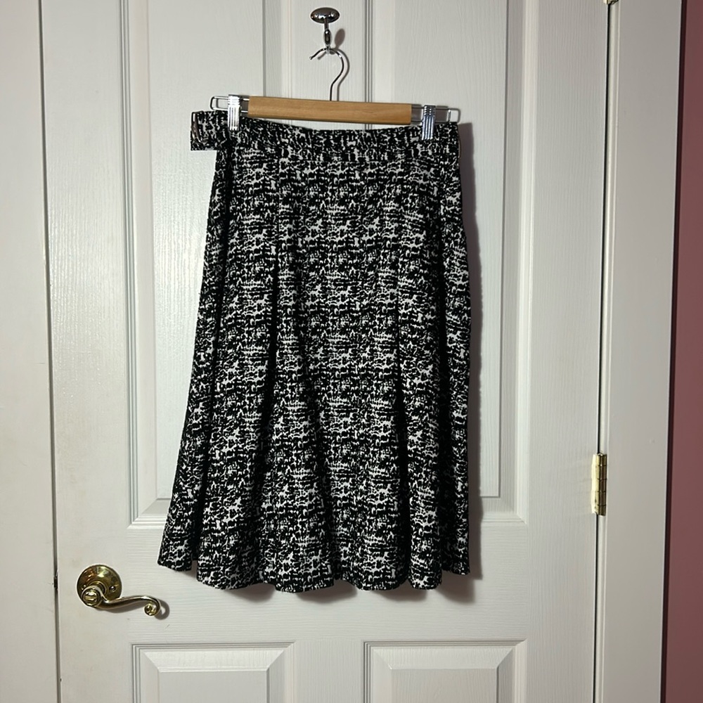 H&M black and white velvet skirt